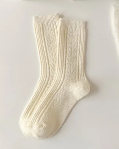 Cashmere Classic Cable Knit Socks, O/S Adult Shoe Size 4-10, Ivory
