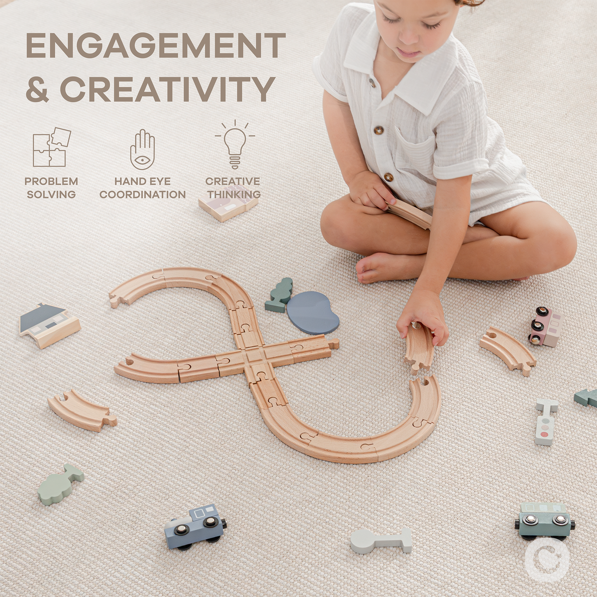 Pastel wooden train set for toddlers, detail 5