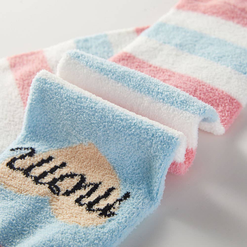 MOM heart and flower fuzzy socks, 3 pair gift set, MOM detail