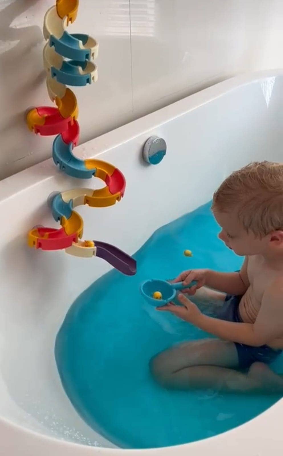 Water Toys, 66 Piece FiZZLeS Build a Bath Slide with Mini Ducks