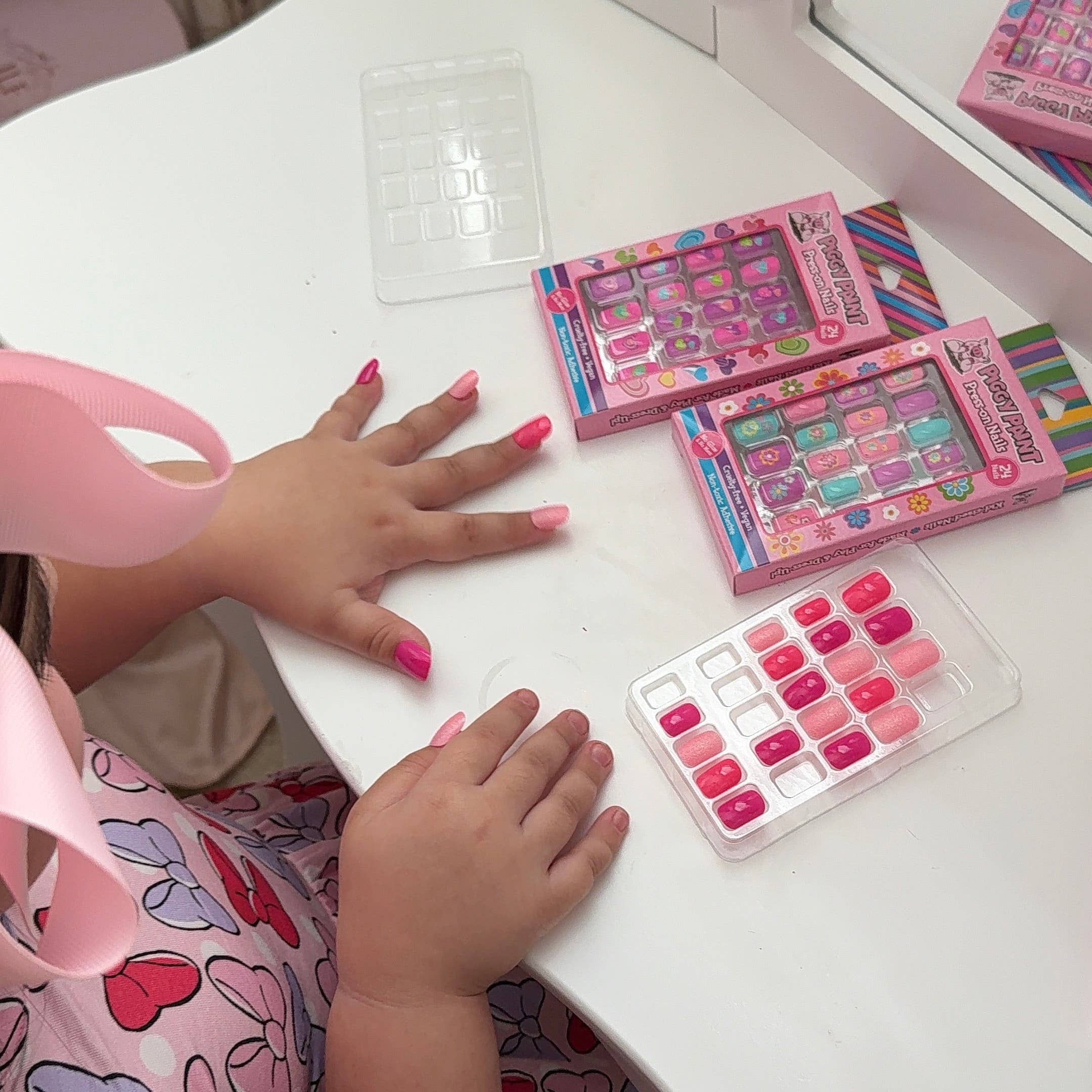 Piggy Paint Non-Toxic Kids Press On Nails - Pretty in Pink