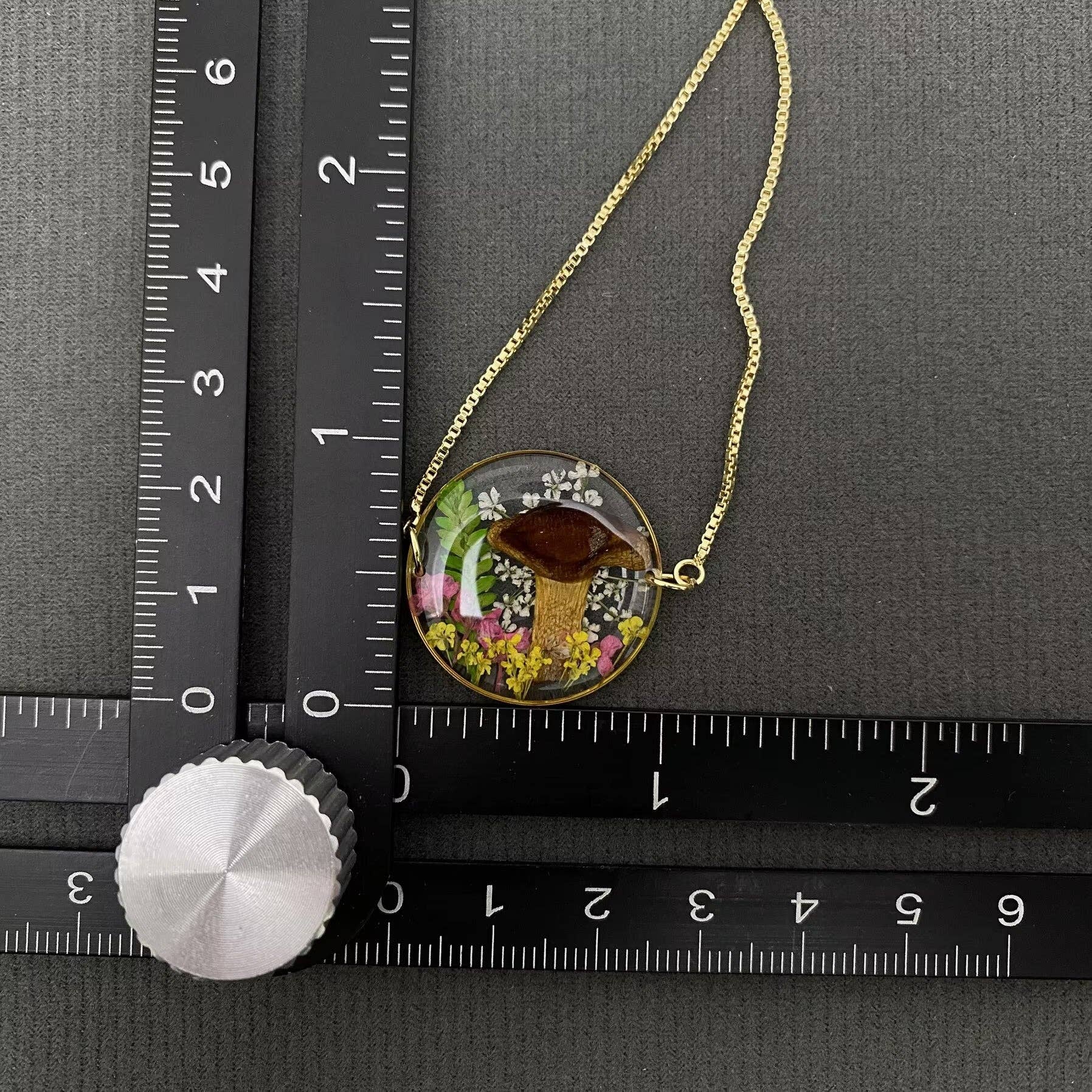 Genuine Pressed Flowers 18K Gold Plated Bracelet - Single 1"DIA Round - Mushroom