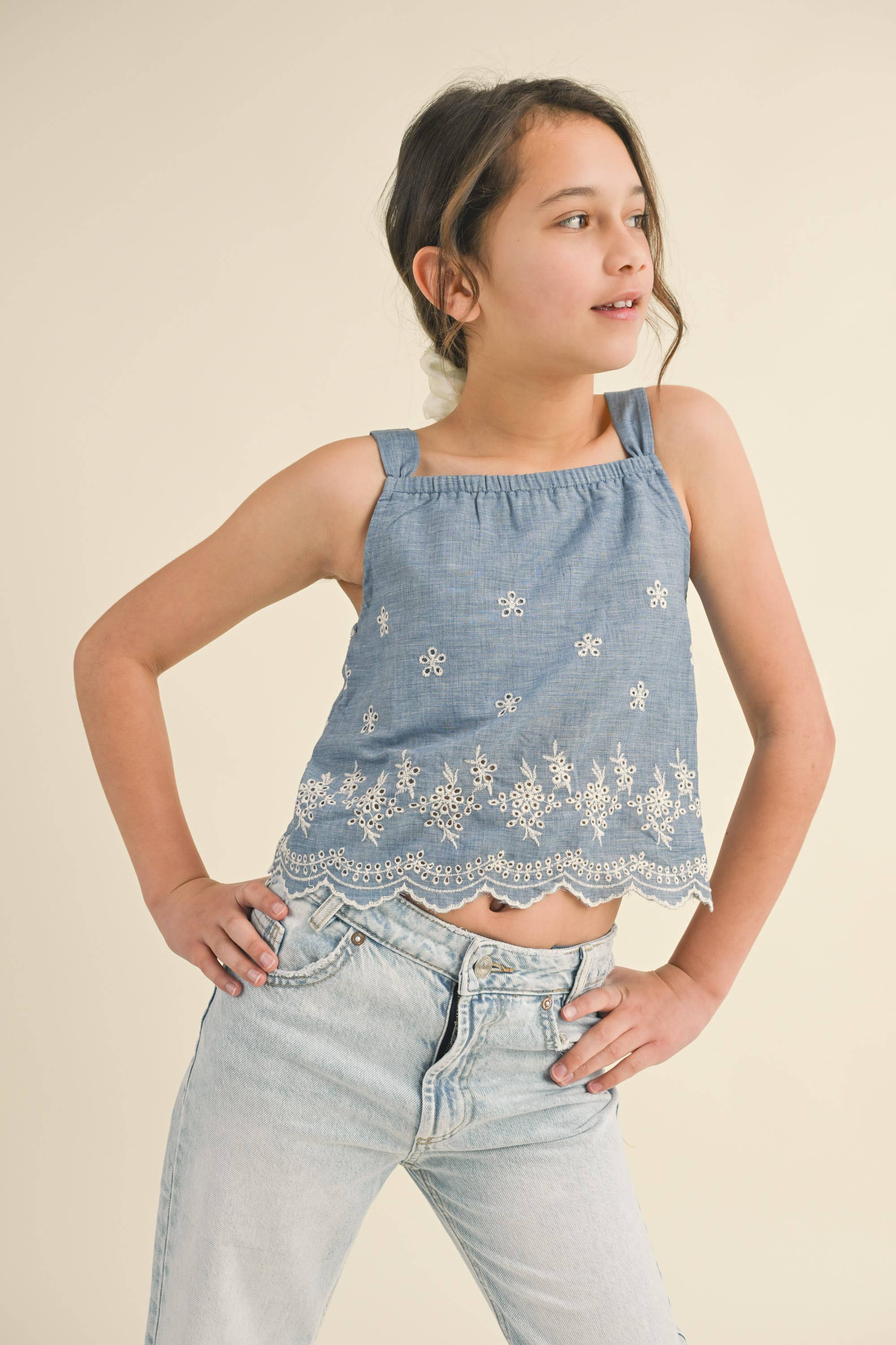 Tween/Teen Girls Embroidered Scalloped Hem Babydoll Chambray Top - Denim