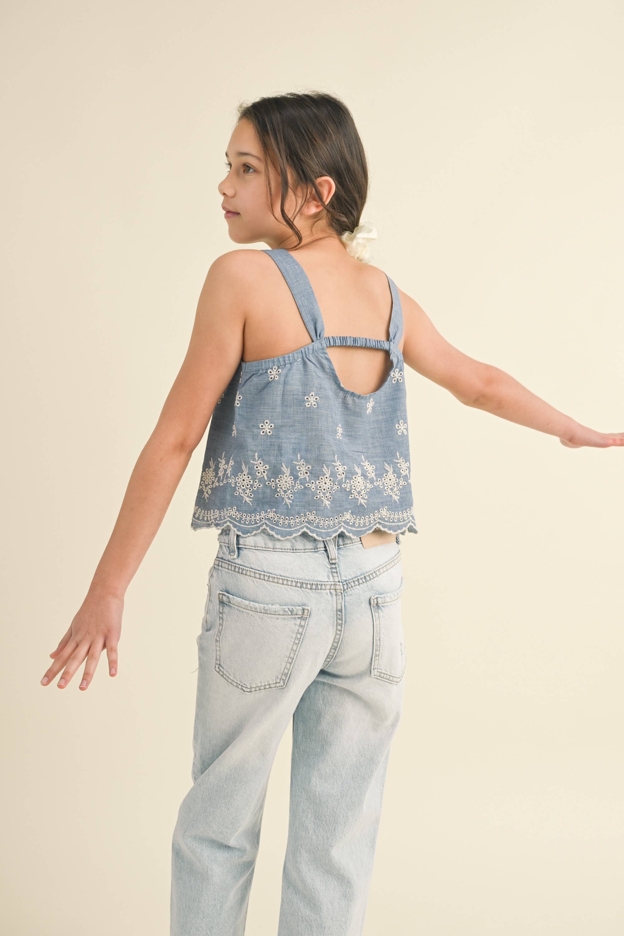 Tween/Teen Girls Embroidered Scalloped Hem Babydoll Chambray Top - Denim