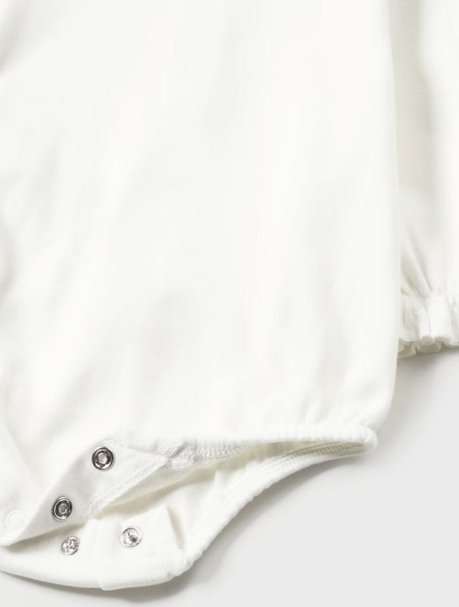 L/S Ruffled Collar Bodysuit - Natural White - Close-up Buttons