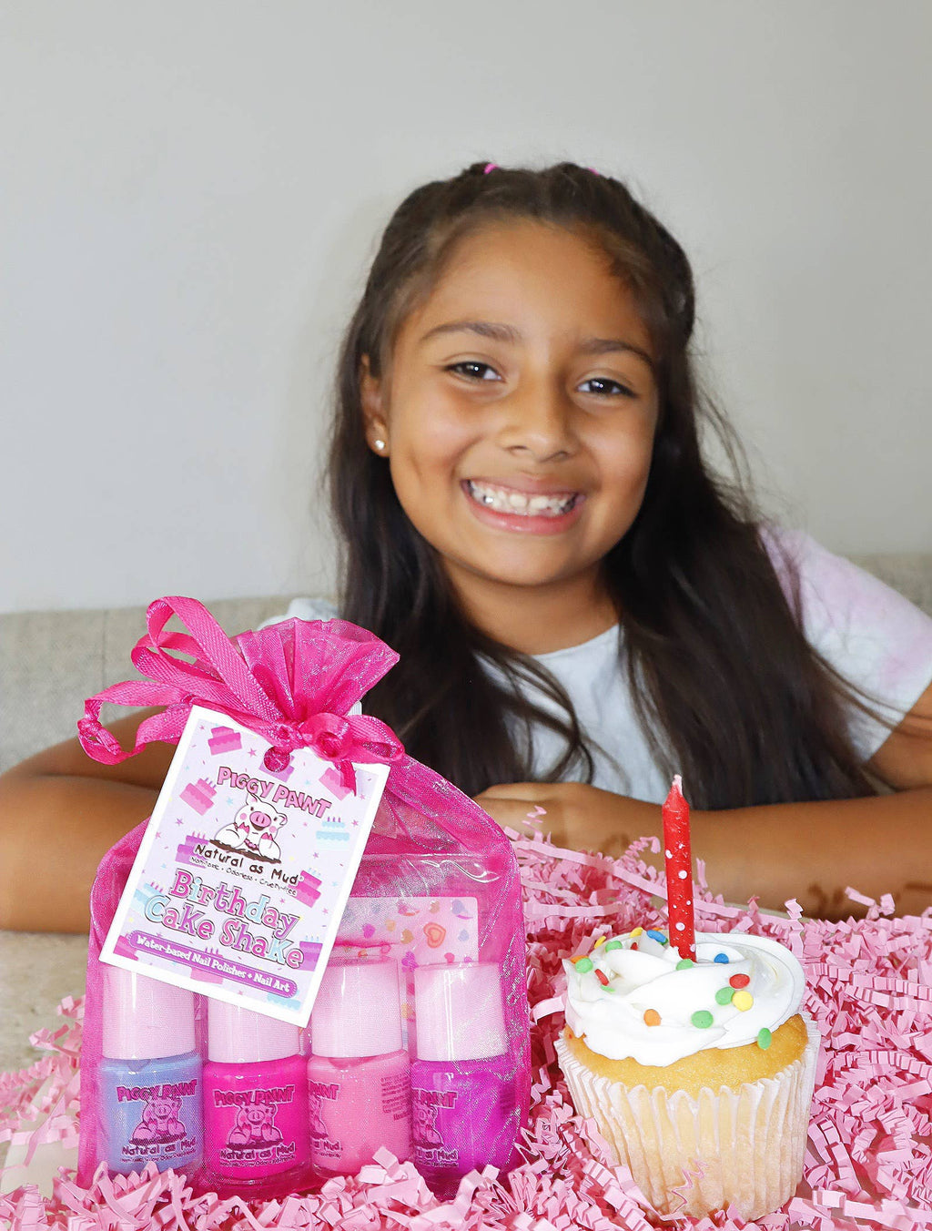 Piggy Paint Birthday Cake Shake gift set, girl with cupcake