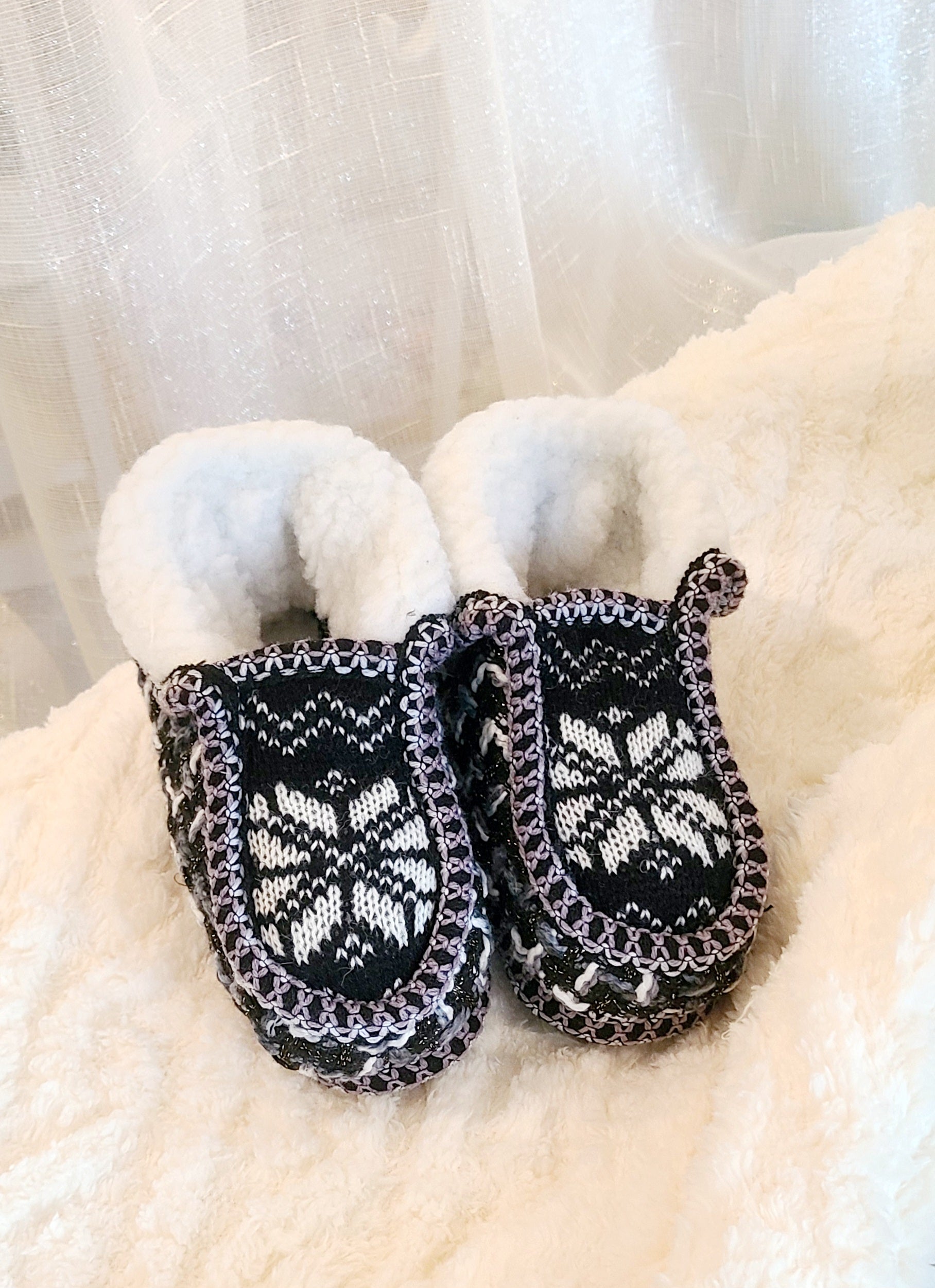 UNISEX Kids Winter Knit Sherpa Fleece Lined Moccasin Booties, Indoor/Outdoor Slippers, Natural & Blue