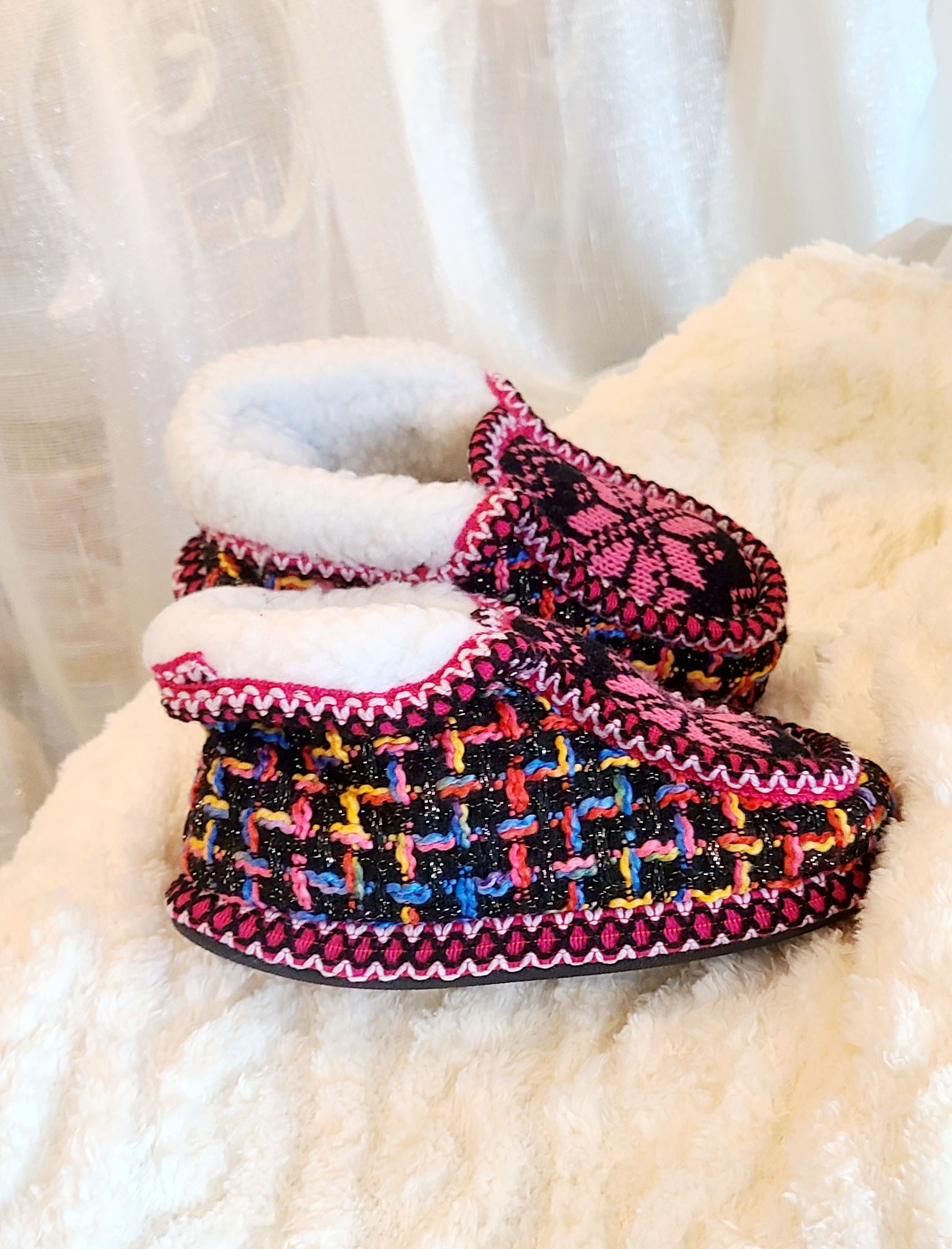 UNISEX Kids Winter Knit Sherpa Fleece Lined Moccasin Booties, Indoor/Outdoor Slippers, Fuchsia & Colorful