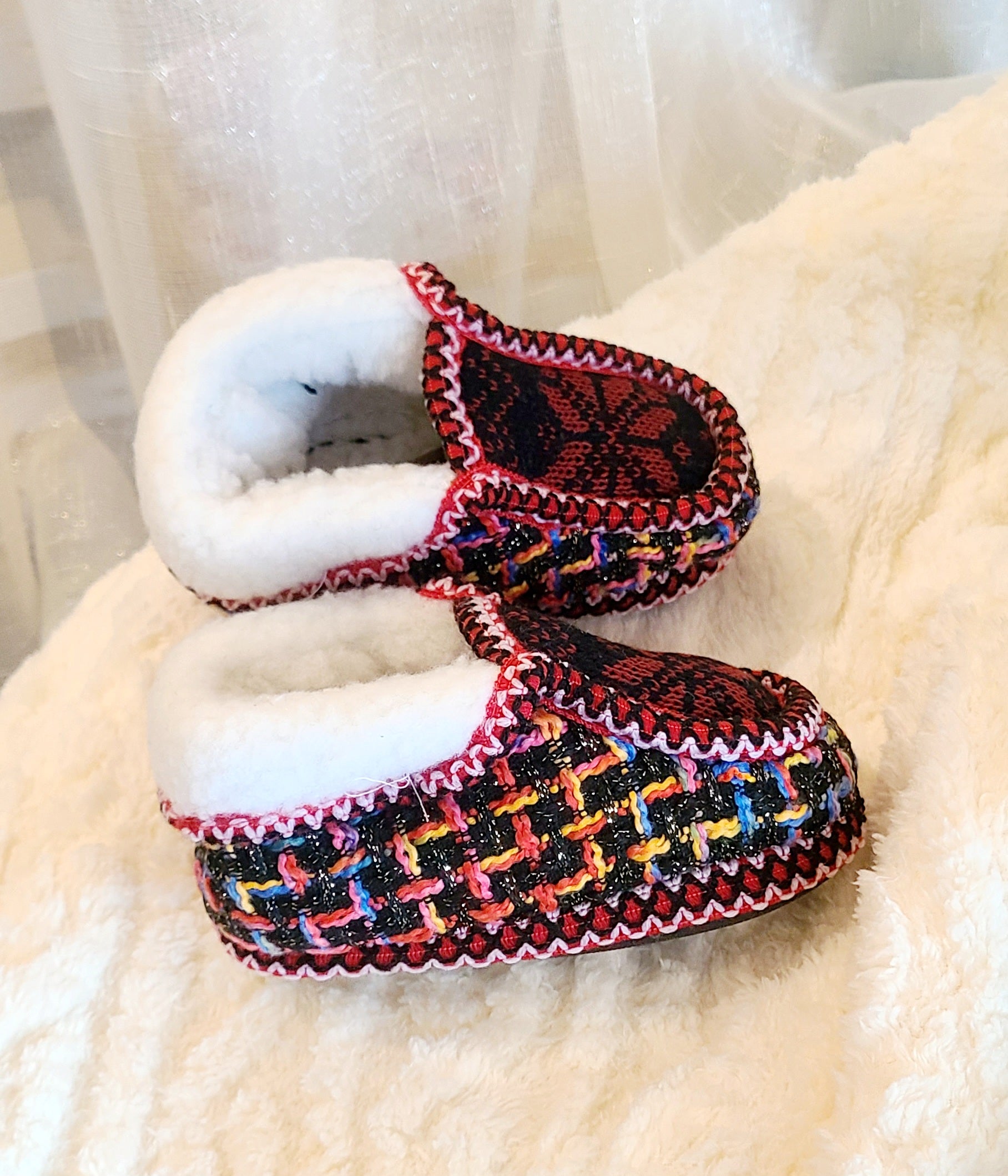 UNISEX Kids Winter Knit Sherpa Fleece Lined Moccasin Booties, Indoor/Outdoor Slippers, Dark Red & Colorful