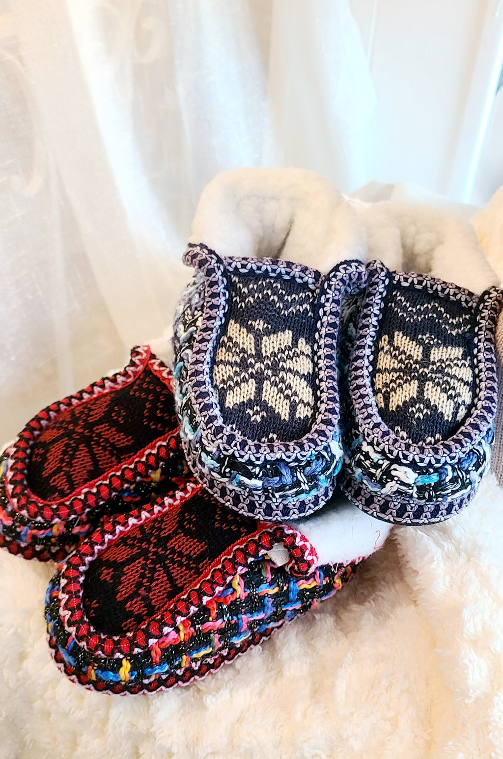 UNISEX Kids Winter Knit Sherpa Fleece Lined Moccasin Booties, Indoor/Outdoor Slippers, Dark Red & Colorful