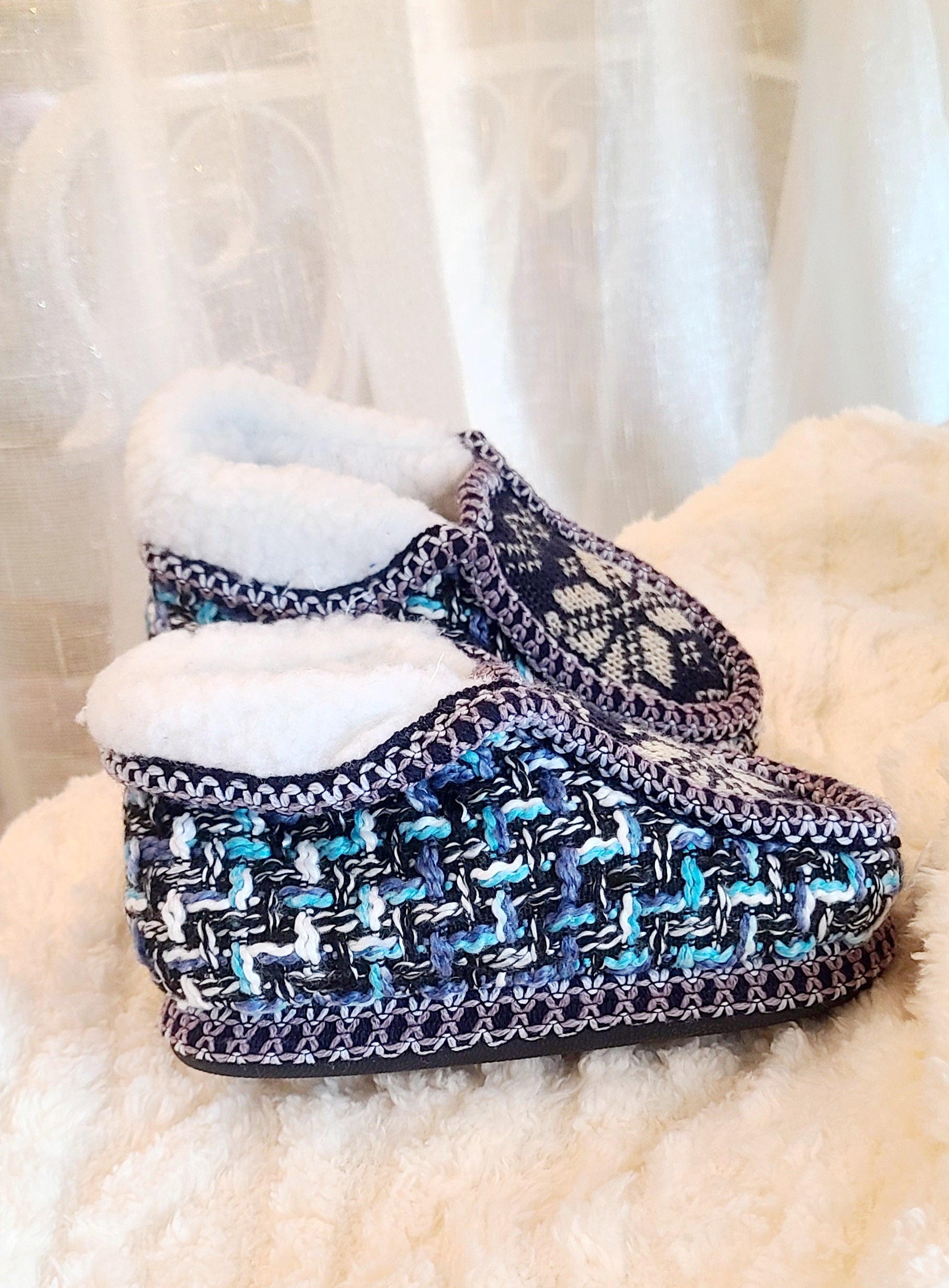UNISEX Kids Winter Knit Sherpa Fleece Lined Moccasin Booties, Indoor/Outdoor Slippers, Tan & Bue