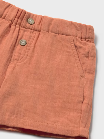 Mayoral toddler boy clay muslin wide leg shorts, close-up of the waistband