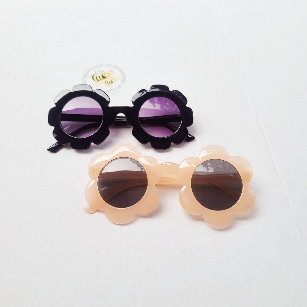 Kids big flower frame sunglasses, black and pink