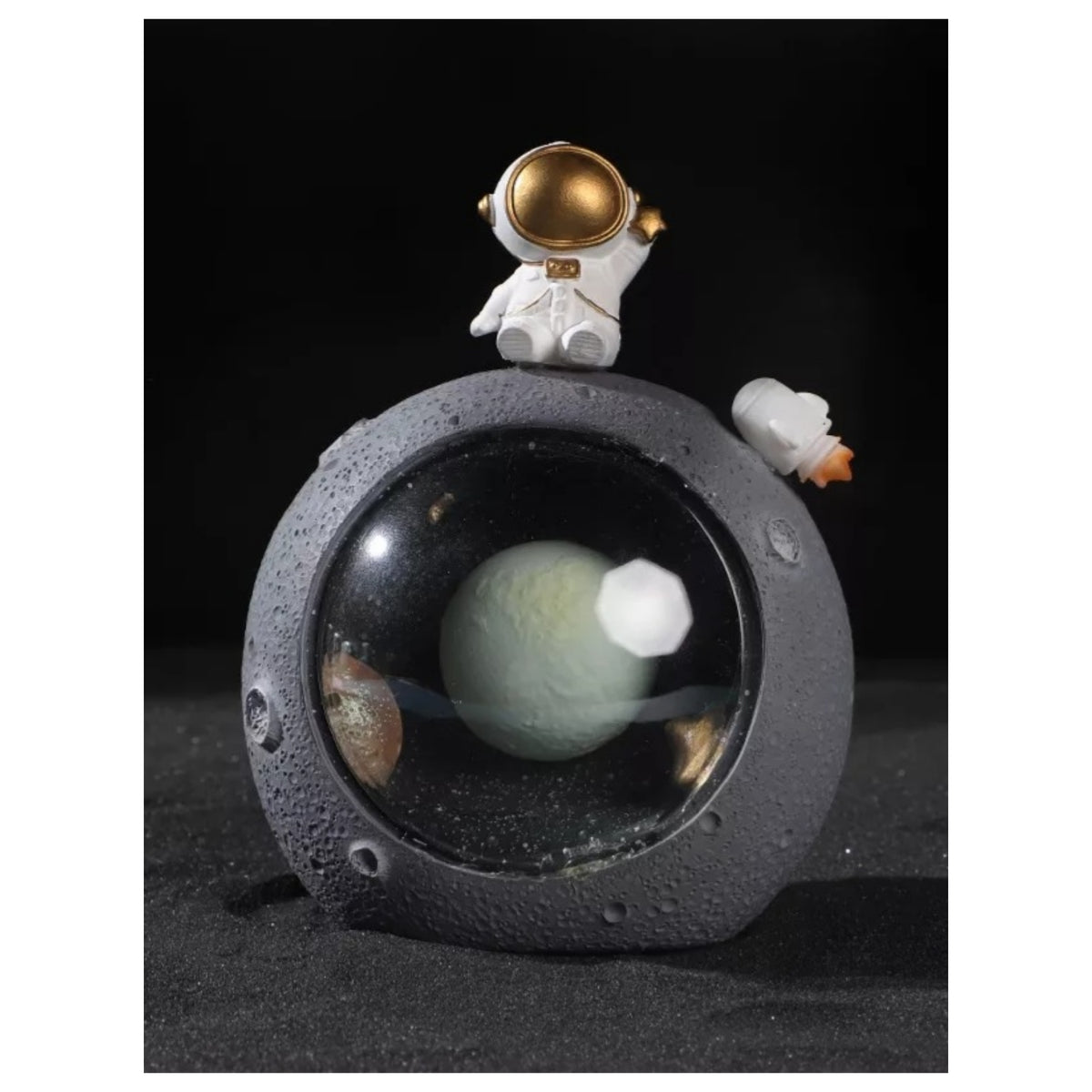 Astronaut on the moon resin night light, lamp